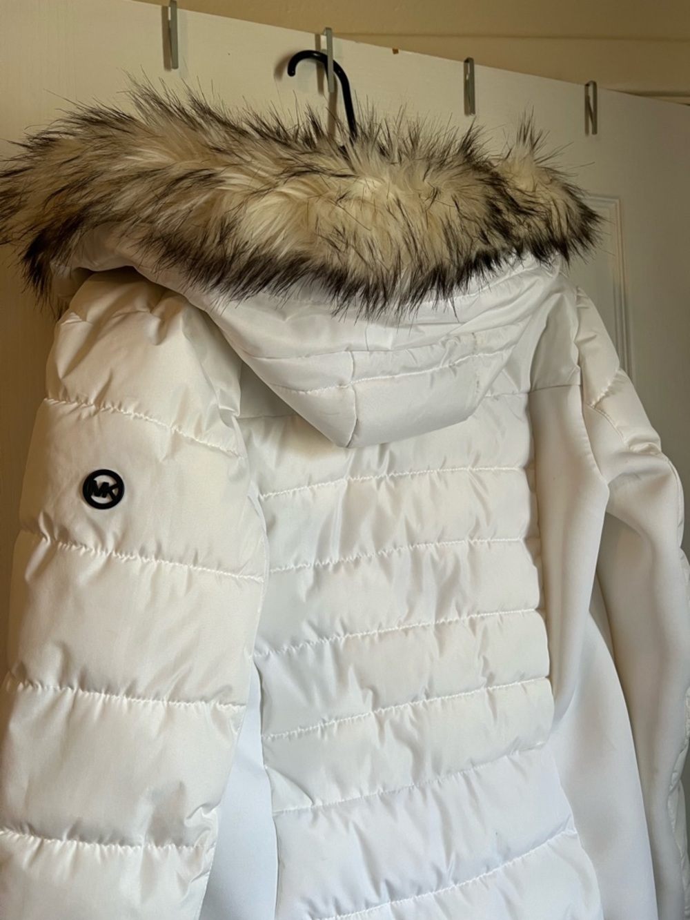 Michael Kors White Quilted Hooded Puffer Coat with Faux Fur Trim - Picture 8 of 8